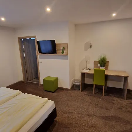 Отель Schwarzer Adler - Garni