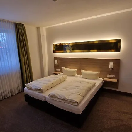 Schwarzer Adler - Garni 3*