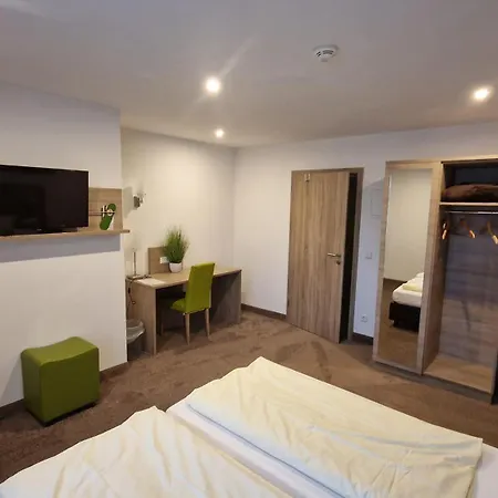 Schwarzer Adler - Garni 3*