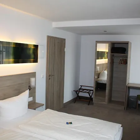 Schwarzer Adler - Garni 3*