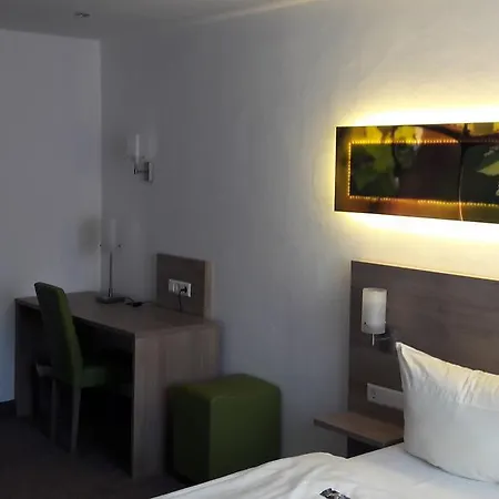 Отель Schwarzer Adler - Garni 3*