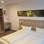 فندق Schwarzer Adler - Garni 3*