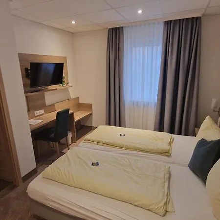 Schwarzer Adler - Garni 3*