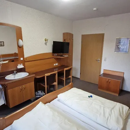 Schwarzer Adler - Garni 3*