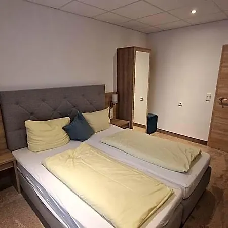 Schwarzer Adler - Garni 3* Ipsheim