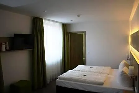 فندق Schwarzer Adler - Garni 3*