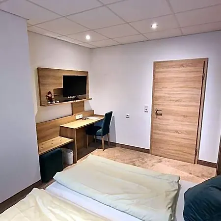 فندق Schwarzer Adler - Garni 3*