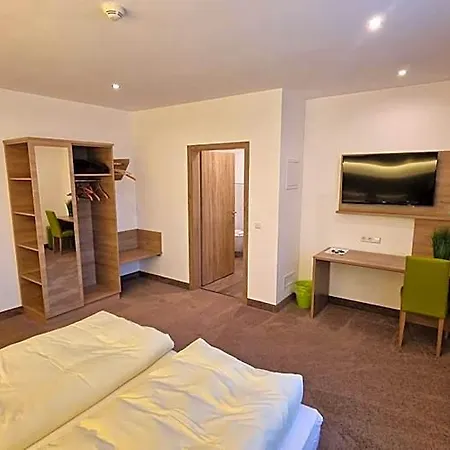 Schwarzer Adler - Garni 3*